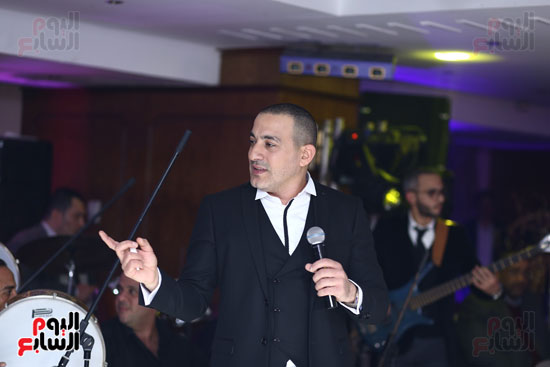 دياب يشعل الحفل بأجمل أغانيه