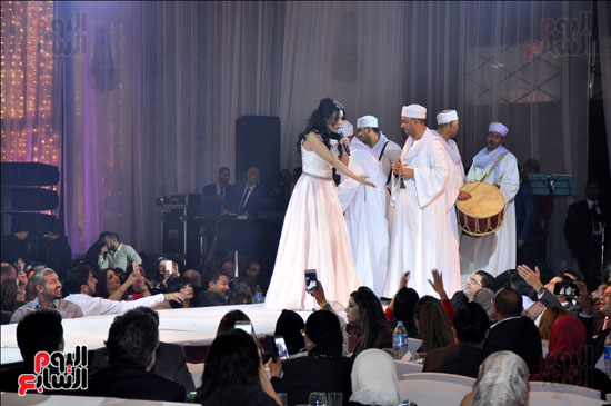 أمينة و جمهور الحفل