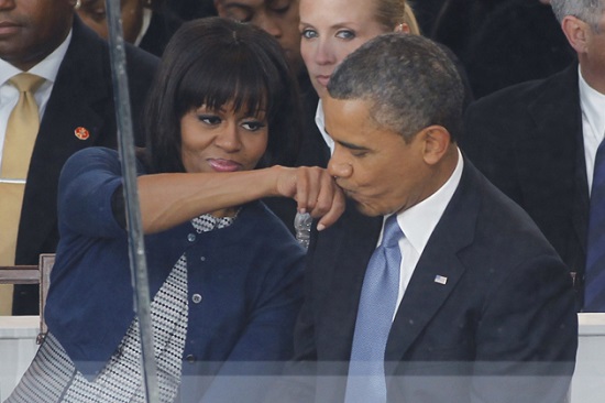 لحظات رومانسية جمعت باراك أوباما وميشال أوباما  (10)