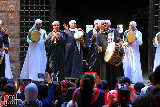 فرقة الفنون الشعبية تقدم استعراضاتها بقصر المنيل