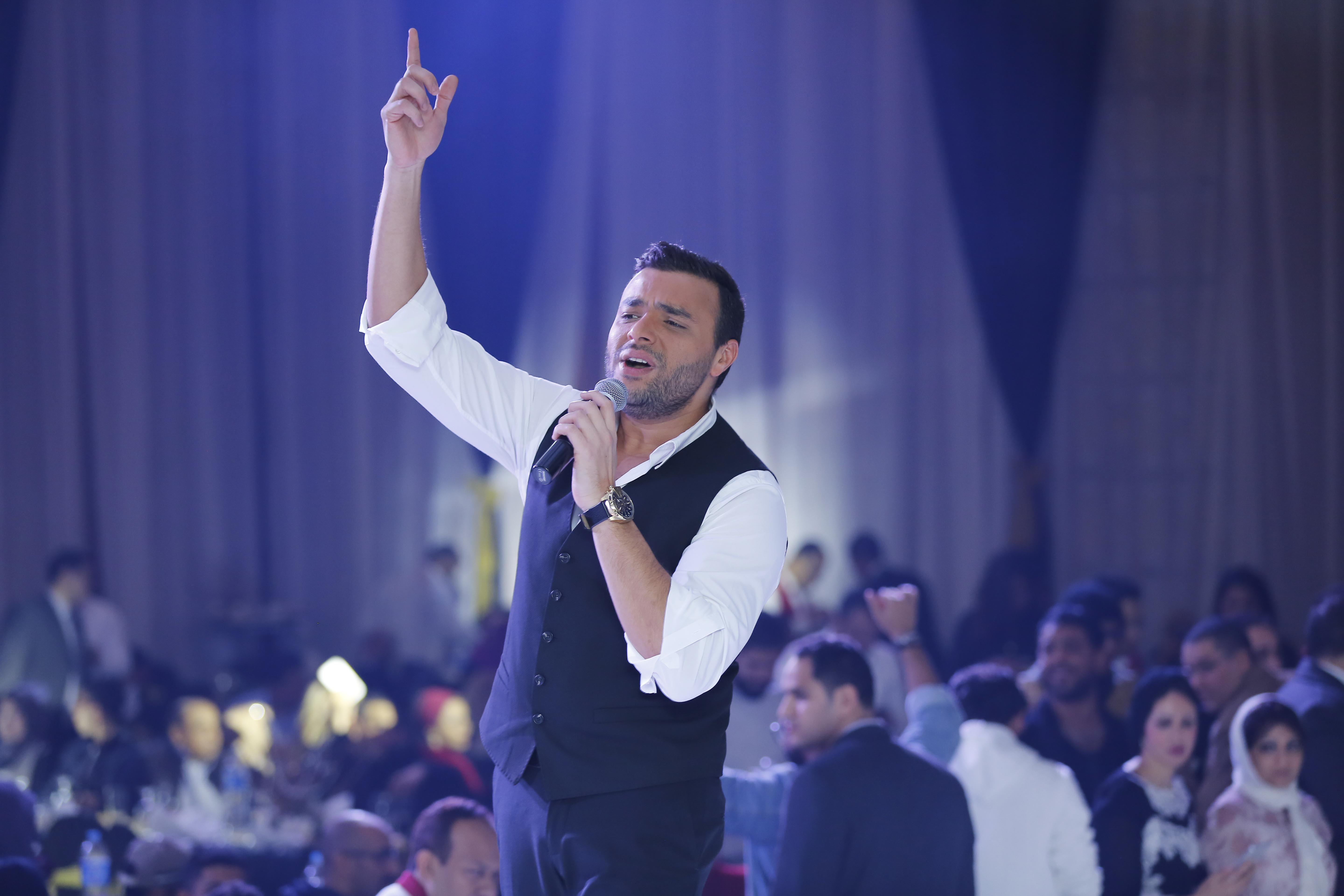بالصور رامى صبرى يبدأ العام الجديد مع جمهوره بحفل كامل العدد اليوم السابع