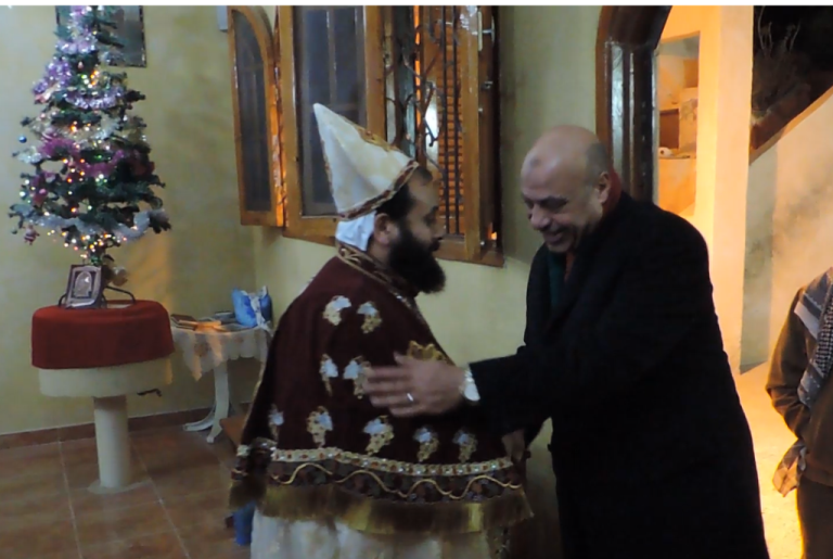 3-جانب من تقديم مدير الامن التهنئة  لرجال الكنيسة