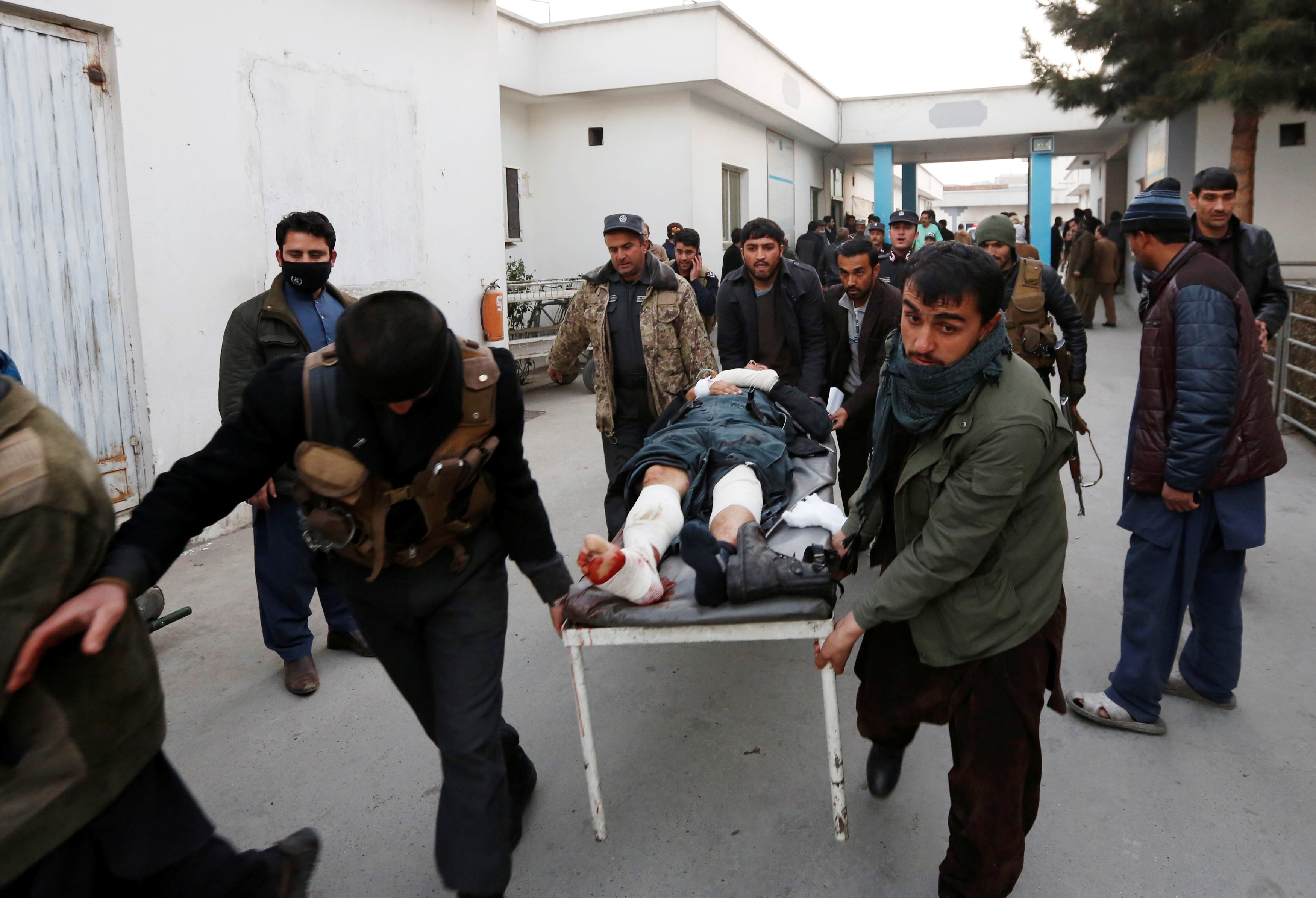 مقتل 30 شخصا وإصابة 70 فى تفجير انتحارى قرب البرلمان الأفغانى