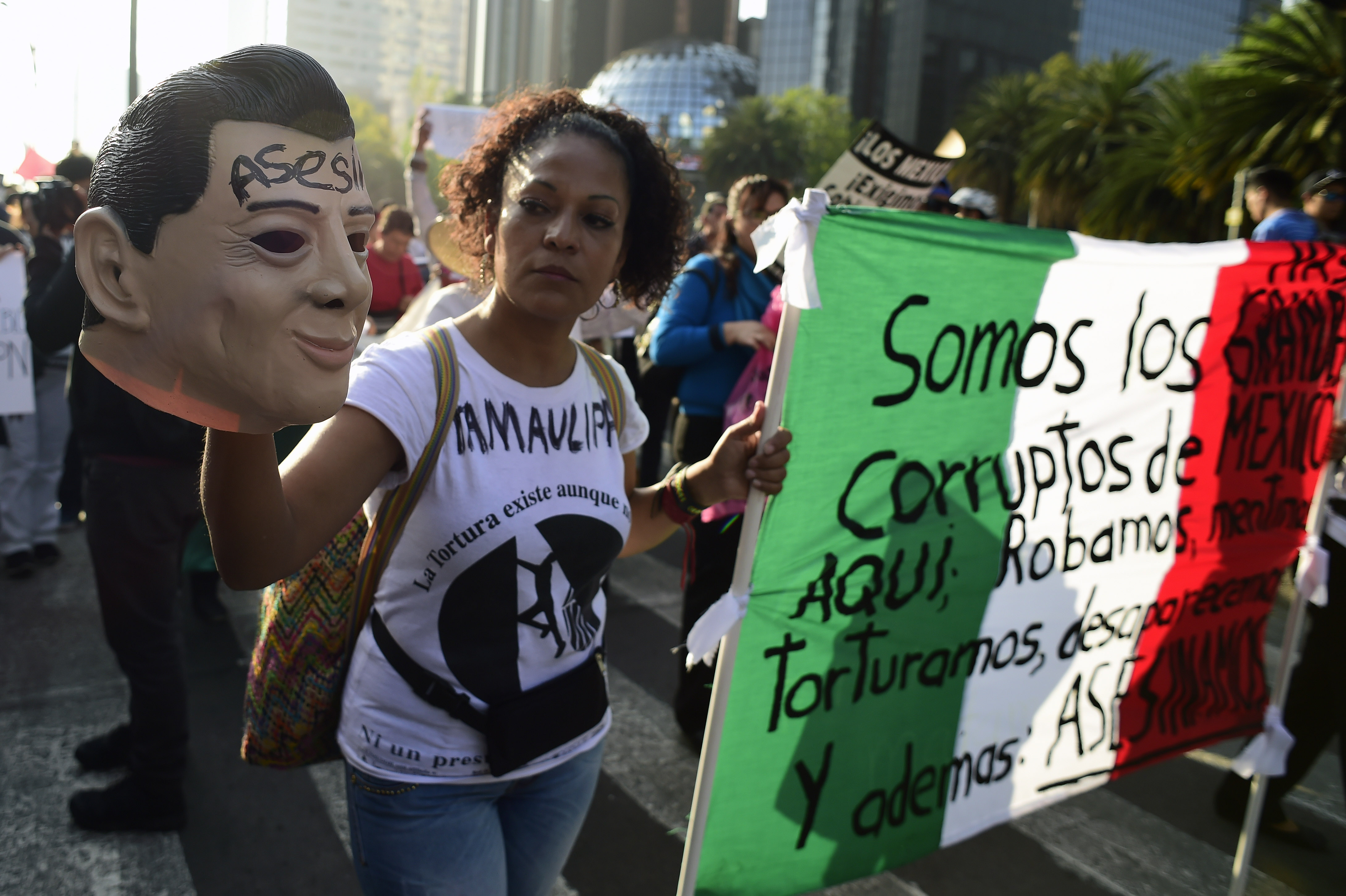 احتجاجات فى المكسيك تطالب باستقالة الرئيس المكسيكى إنريكه بينييا نييتو