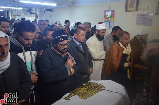 أثناء الصلاة على جنازة الشهيد عامر جمال بمسجد قرية روينه