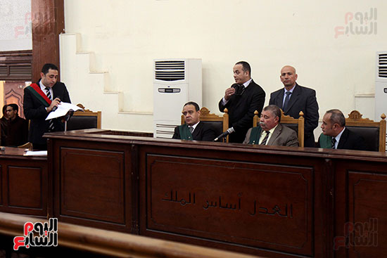 ممثل النيابة يترافع أمام المحكمة