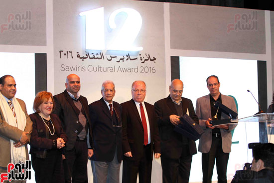 	وزير الثقافة حلمى النمنم وأعضاء لجنة تحكيم الأدب لكبار الكتاب والفائزين بجائزة ساويرس الثقافية