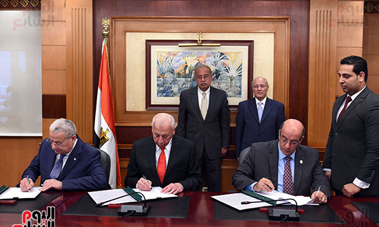 بروتوكول تعاون بين الإنتاج الحربى وتحيا مصر لتطوير 200 منزل بأسوان (6)