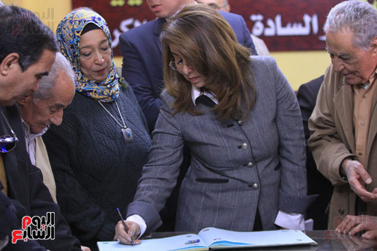 زياره وزيره التضامن غادة والى لدار المسنين (5)
