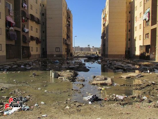 مياه الصرف الصحى تحاصر الوحدات السكنية بمنطقة اللبانة الجديدة