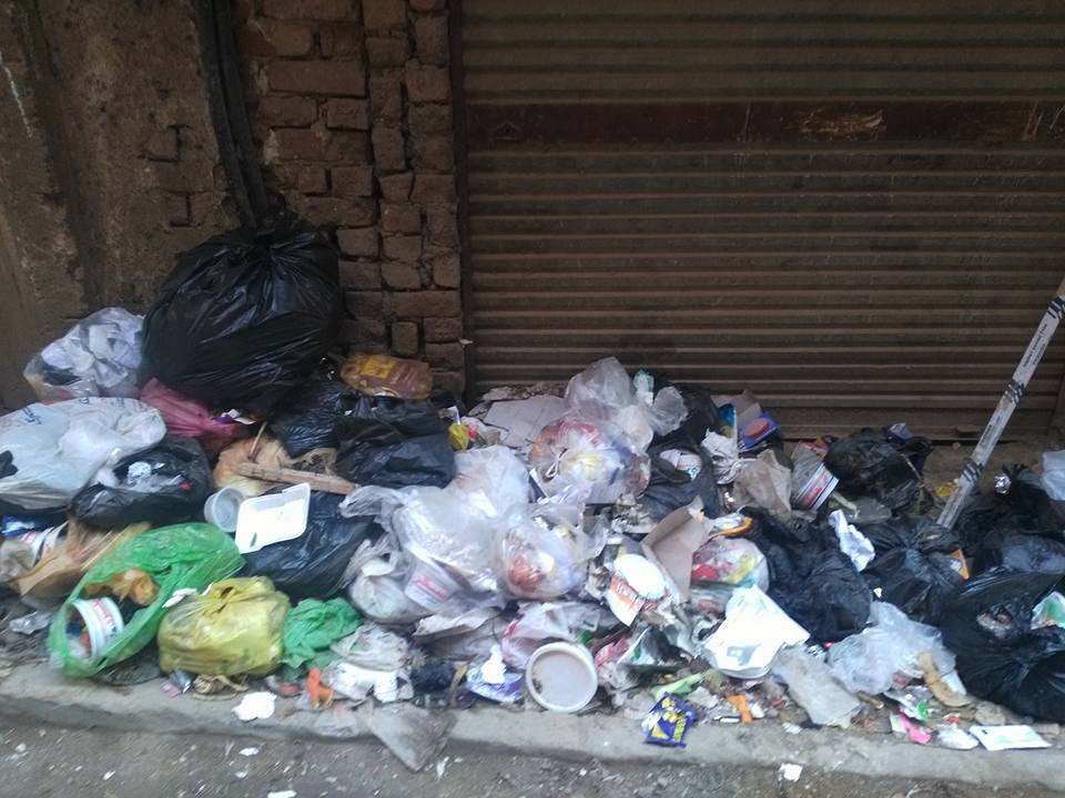 1 تراكم القمامة بشوارع قليوب تهدد صحة المواطنين