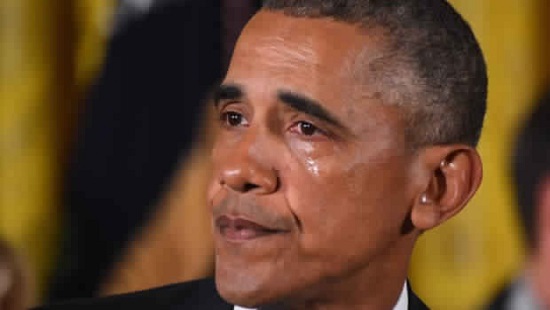 أوباما يبكى فى ندوة صحفية