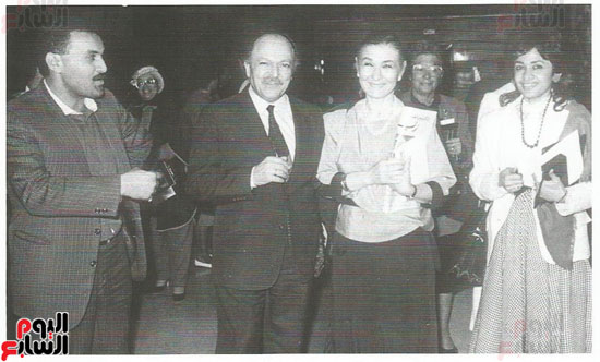 	الملكة فريدة مع المايسترو يوسف السيسى فى معرضها العودة إلى الوطن عام 1986
