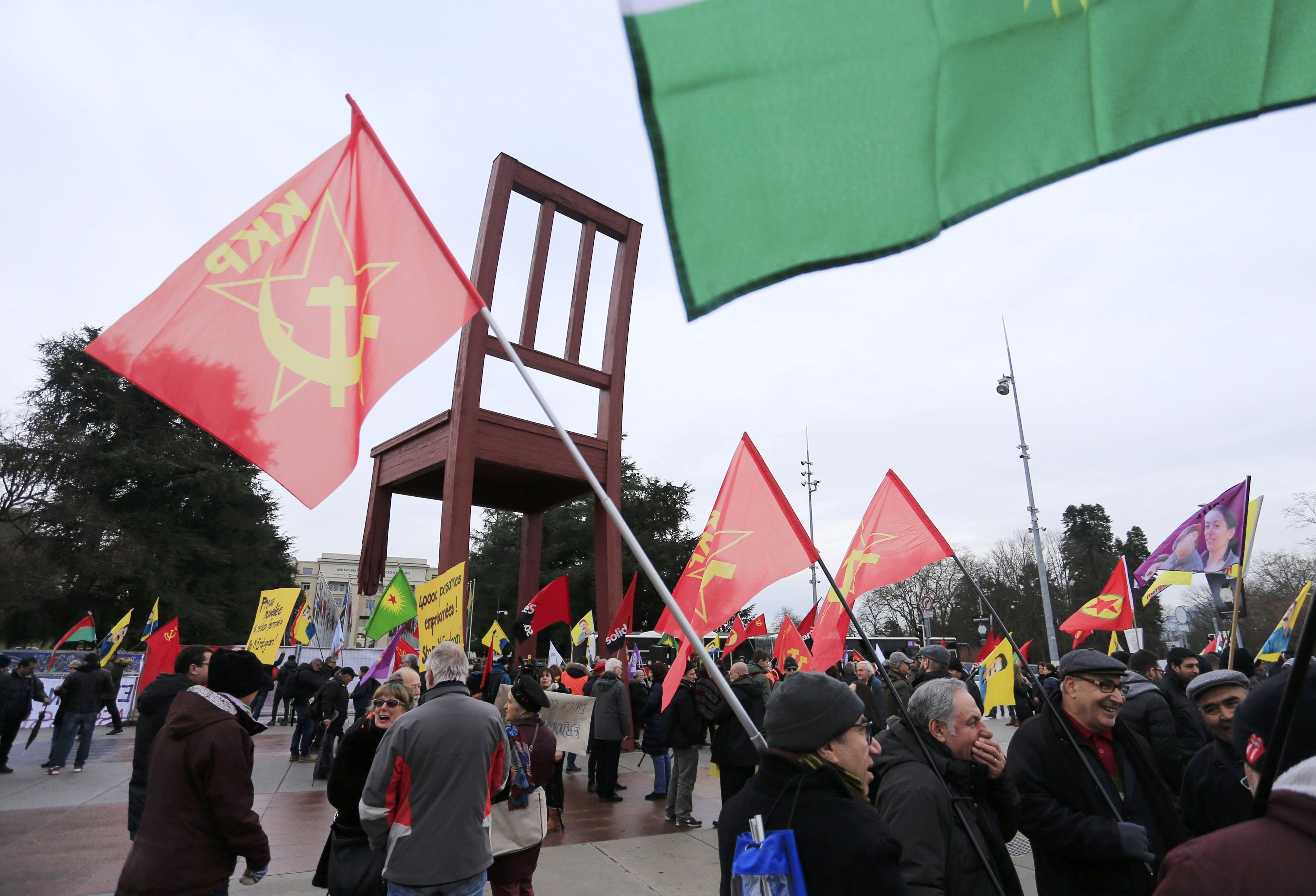 المتظاهرون ضد الرئيس التركى أمام مقر الأمم المتحدة