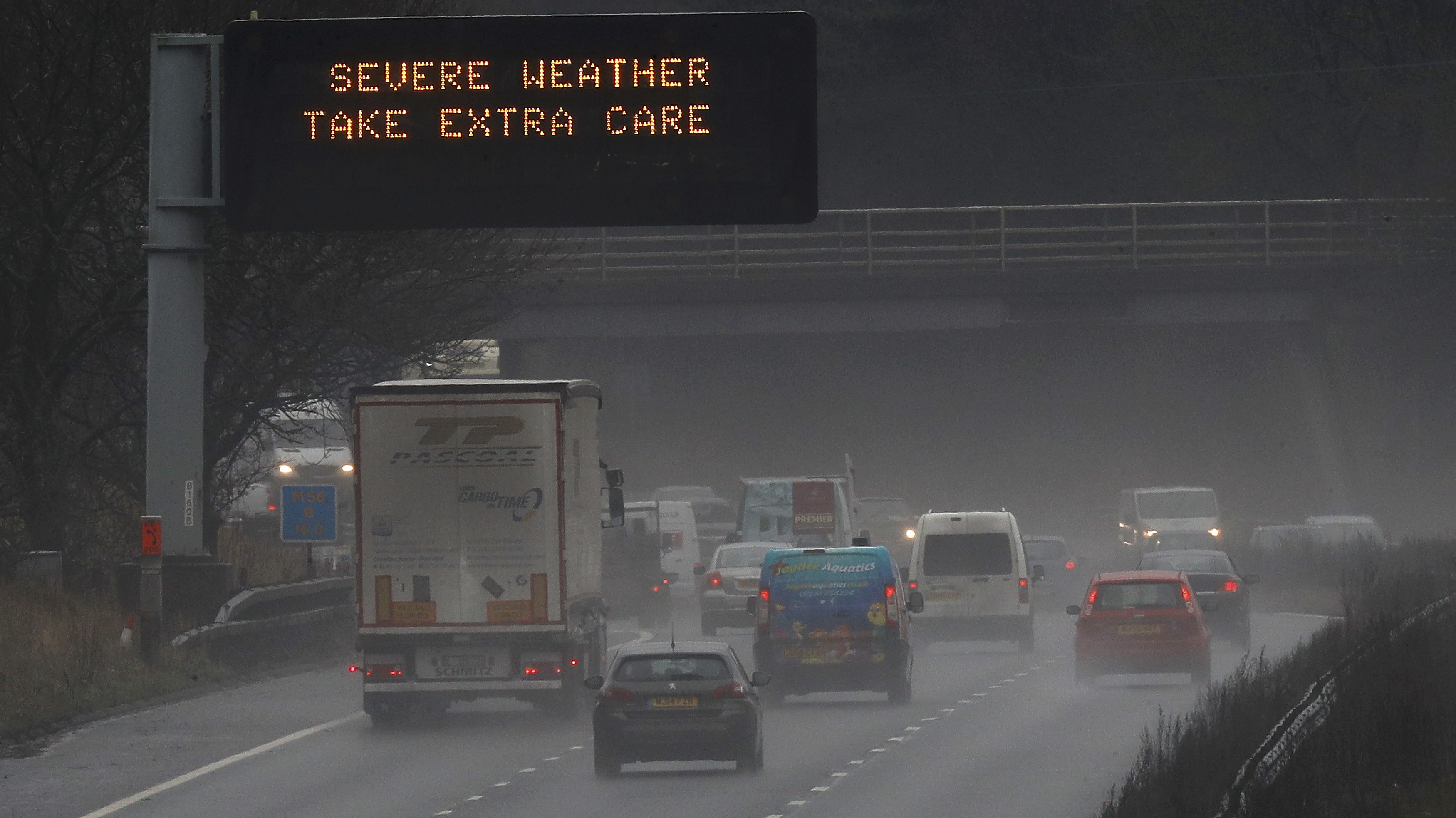 علامات على الطرق الرئيسية فى اسكتلندا للتحذير من سوء الأحوال الجوية