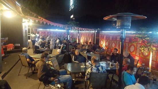 مطعم كايرو فى كالفورنيا يحيطه الأجواء المصرية