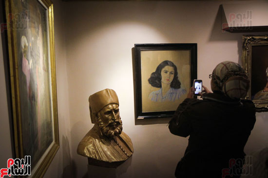 19 – معرض فني للوحات الملكة فريده