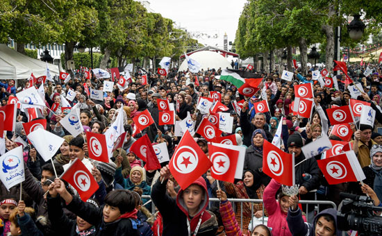 التونسيون يحيون الذكرى السادسة لثورة 2011
