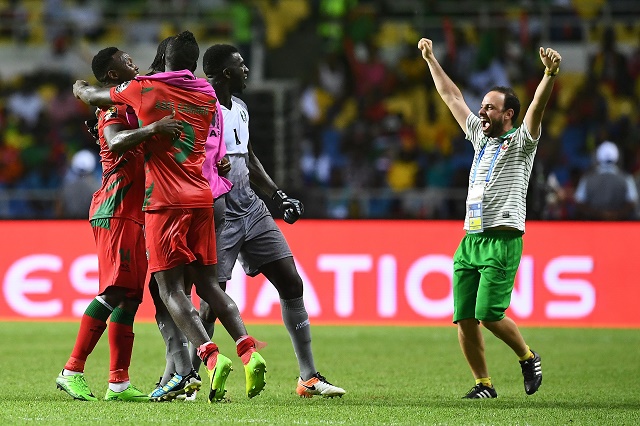 احتفال لاعبو غينيا بيساو بالتعادل