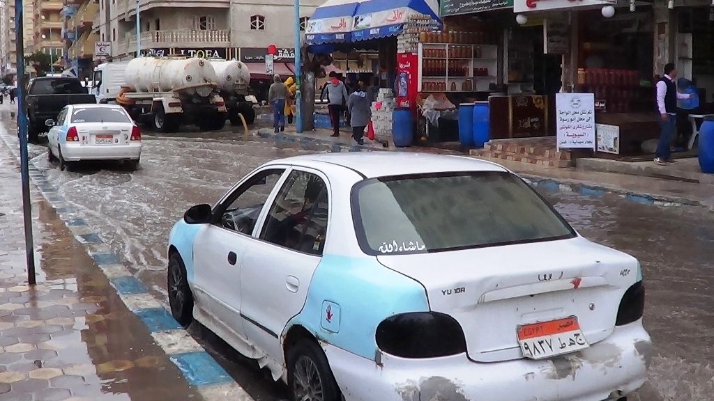 6-مياه الامطار تغرق شوارع مطروح