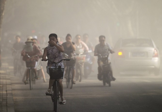 الضباب الدخانى يغطى بالعاصمة الصينية بكين