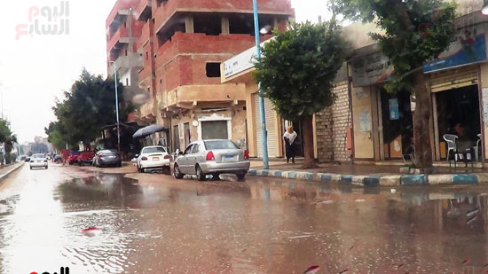 سقوط خفيف للأمطار على شوارع بورسعيد