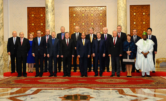 الرئيس خلال لقائه عددا من رؤساء الدول والحكومات (1)