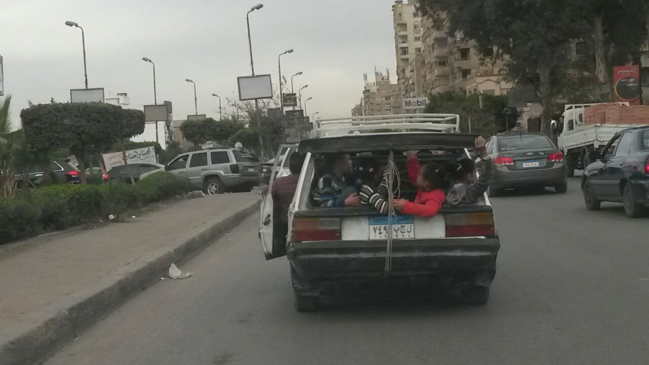 السيارة تسير بمدينة نصر