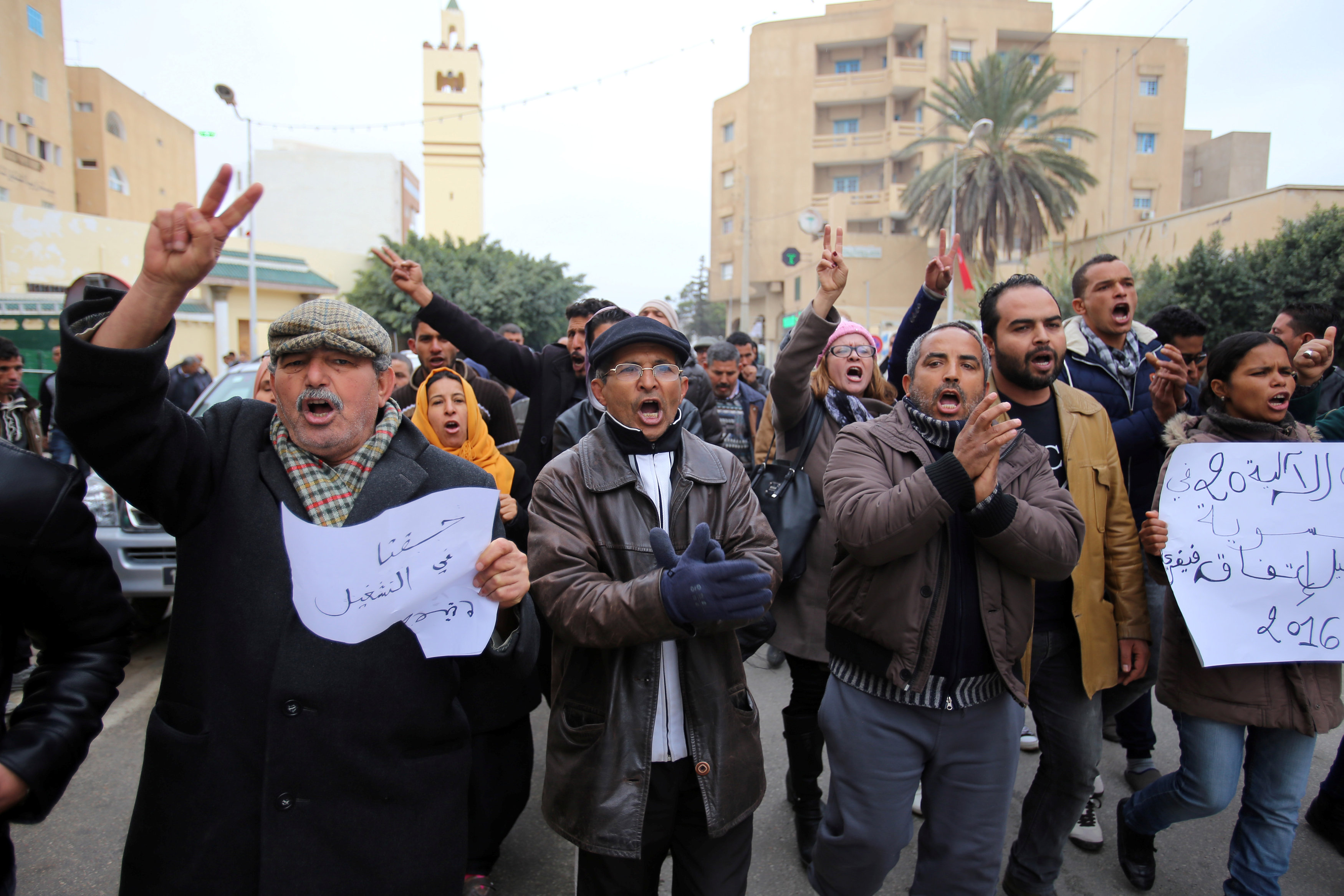 عشرات المتظاهرين فى مدينة بن قردان تزامنا مع ذكرى ثورة تونس
