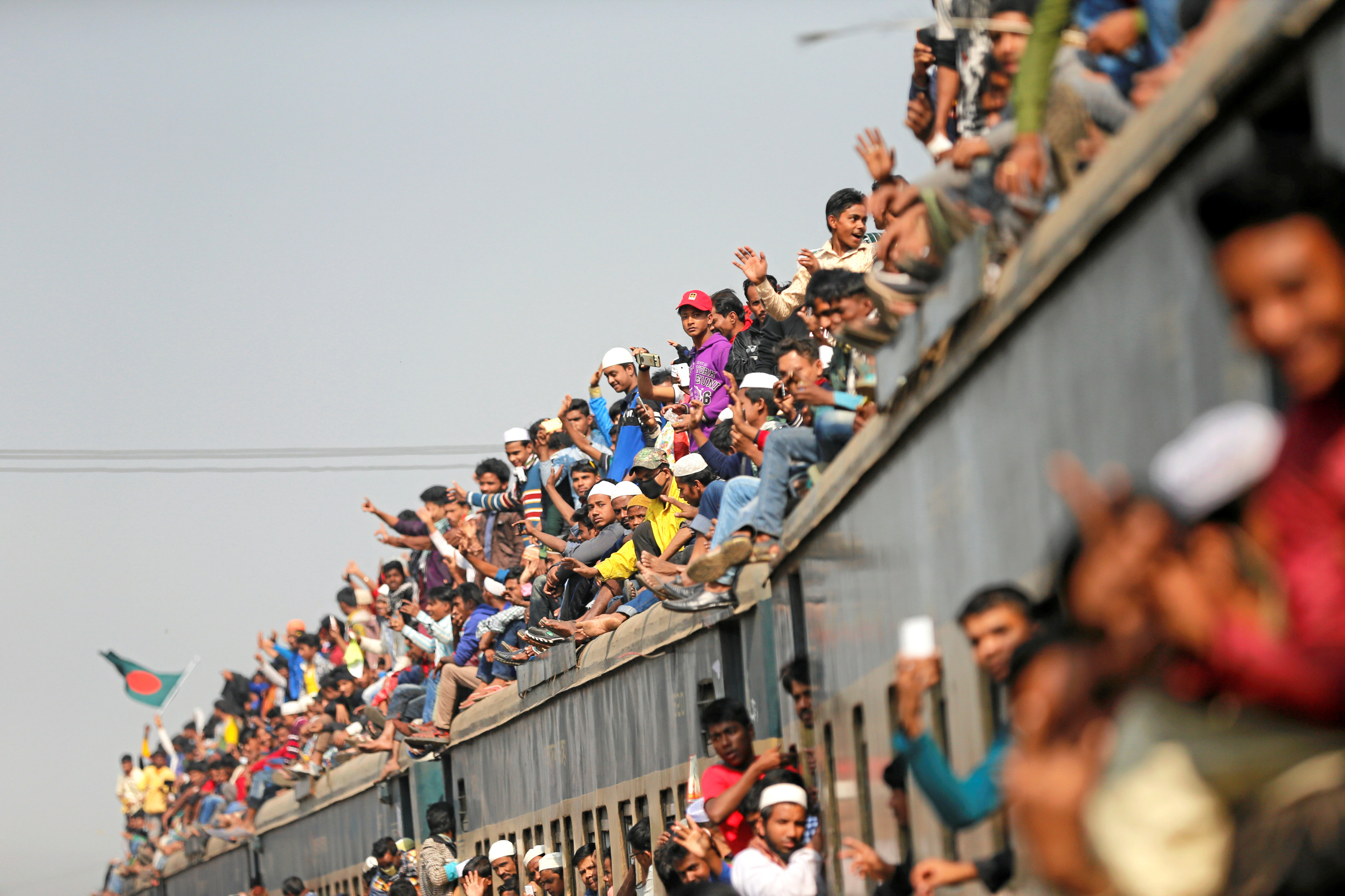 المسلمين يغادرون بنجلاديش بعد حضور تجمع بيشاوا الدينى