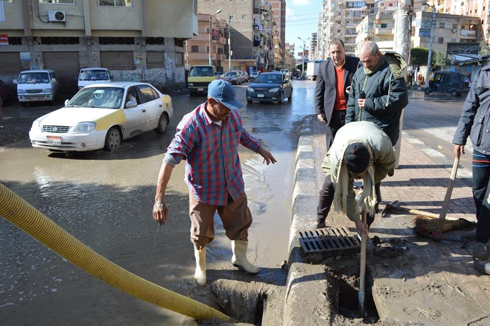 مساعد محافظ كفر الشيخ يتابع رفع مياه الأمطار