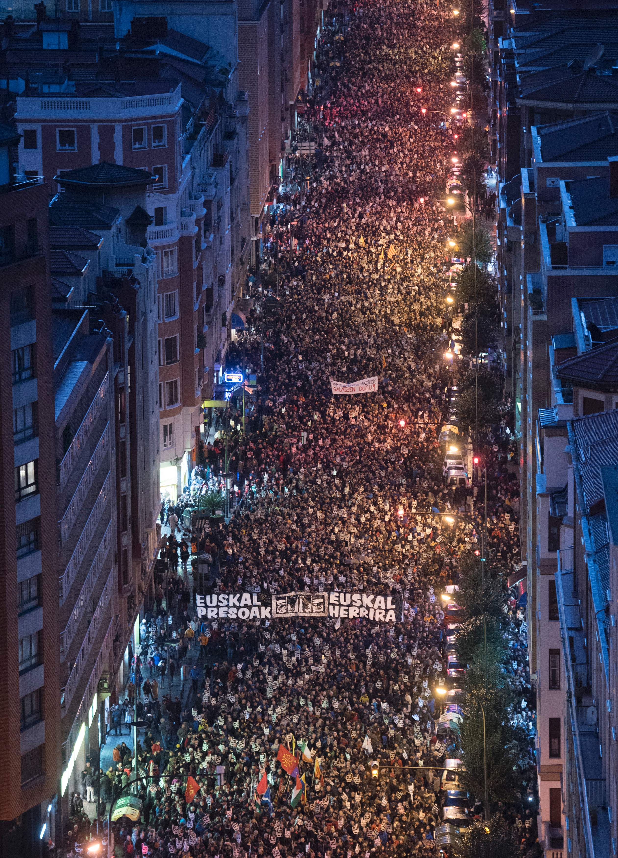 الالاف يتظاهرون فى إسبانيا للمطالبة بالعفو عن سجناء