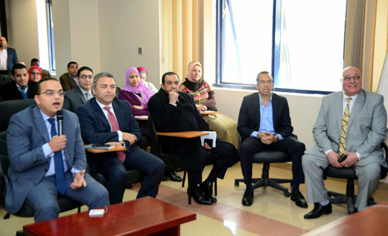 رئيس هيئة الاستثمار يتفقد مشروعات المنطقة الحرة بمدينة نصر (1)