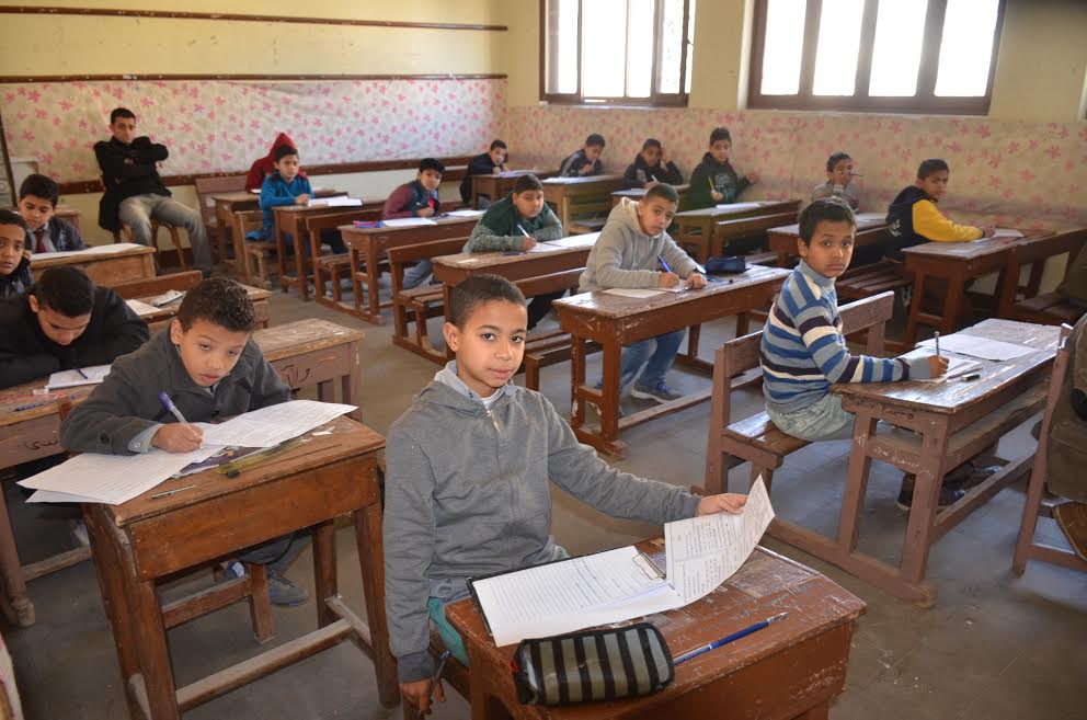 7- طلاب الشهادة الإبتدائية  اثناء الأمتحانات اليوم
