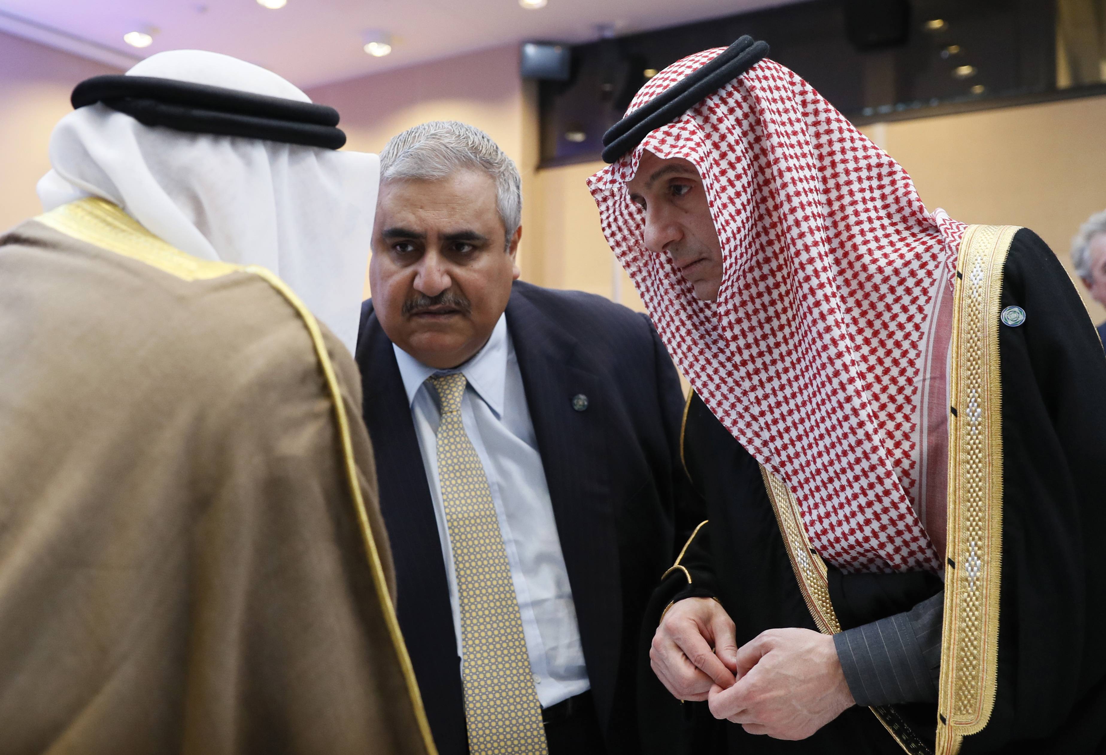 وزير الخارجية السعودى الجبير مع وزير الخارجية البحرينى