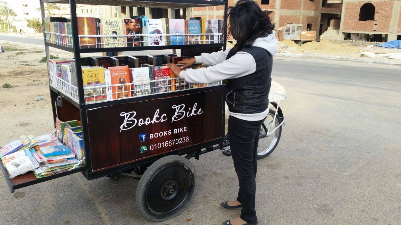 books bike اول دراجة متنقلة لبيع الكتب (2)