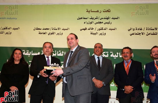 مجموعة حديد المصريين تفوز بجائزة المحافظة على البيئة