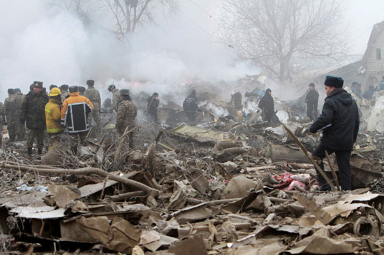 أثار تحطم طائرة الشحن التركية بالقرب من مطار ماناس بقيرغزستان