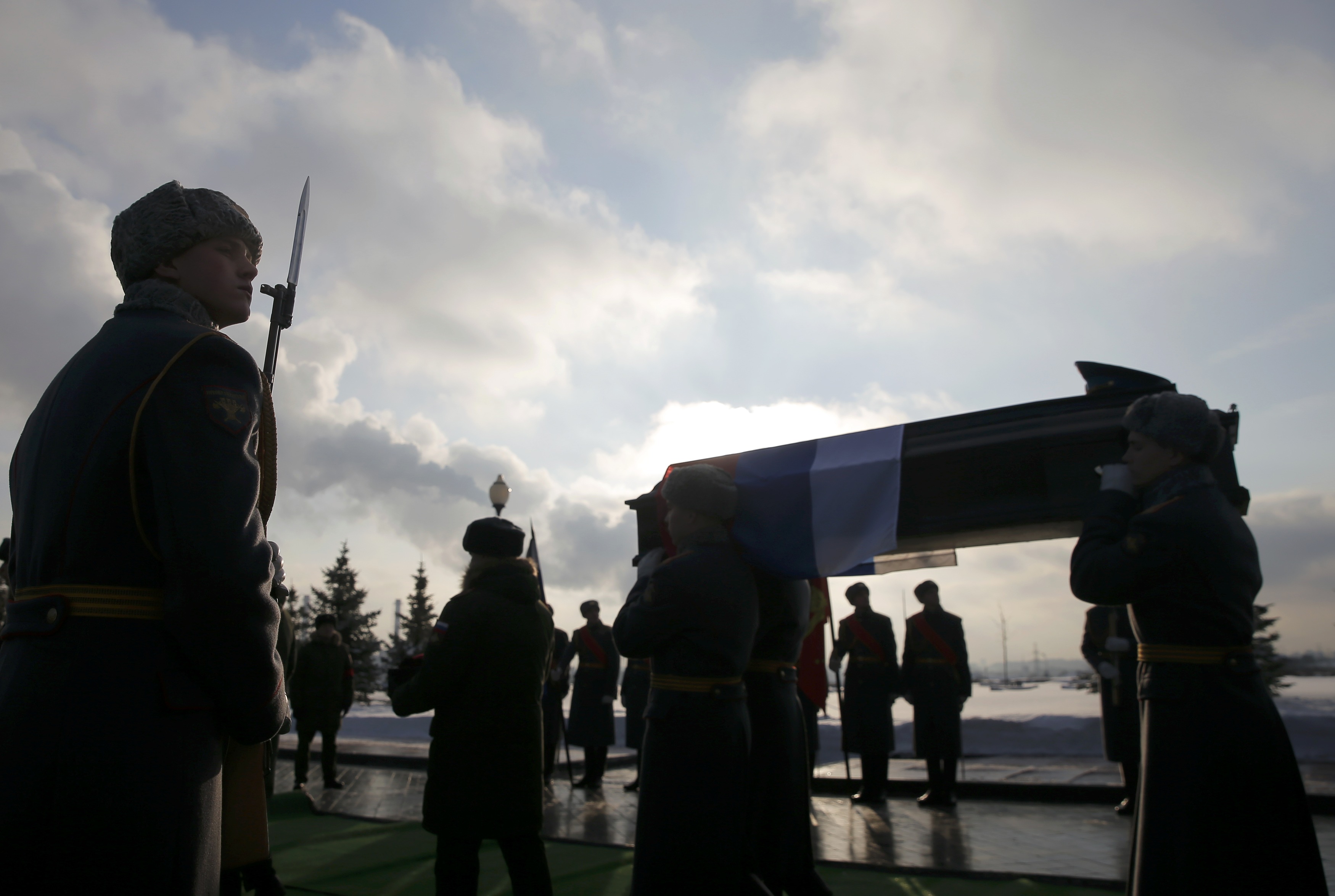 جنازة ضحية الطائرة الروسية العسكرية عقب سقوطها فى طريقها لسوريا
