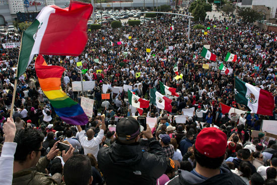 ·       مكسيكيون يطالبون باستقالة الرئيس