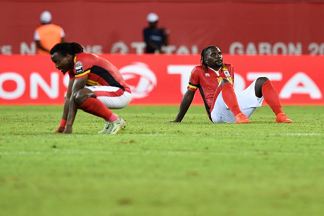 حسرة لاعبى أوغندا بعد الهزيمة