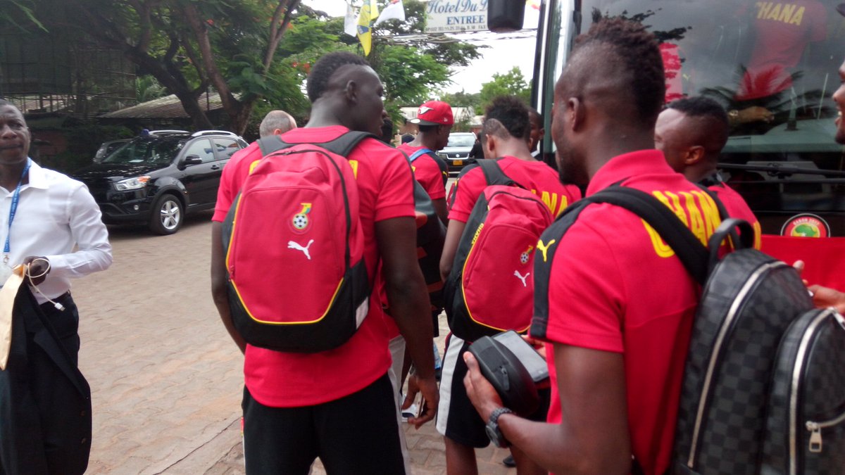 لاعبو غانا يستقلون الحافلة متوجهين إلى ملعب بورت جينتل