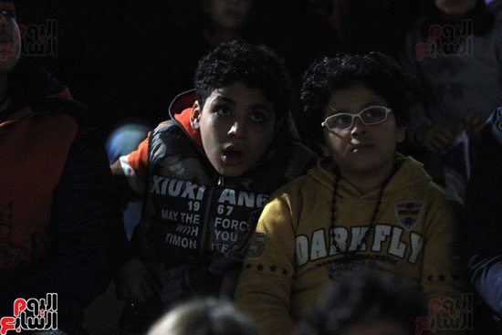 الجماهير المصرية تشاهد مباراة المنتخب الوطنى أمام مالى بمركز شباب الجزيرة (24)