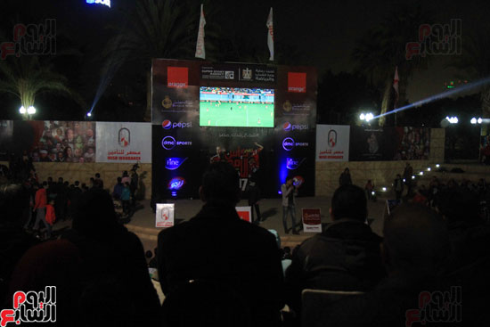 الجماهير المصرية تشاهد مباراة المنتخب الوطنى أمام مالى بمركز شباب الجزيرة (3)