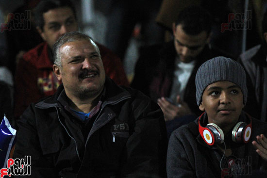 الجماهير المصرية تشاهد مباراة المنتخب الوطنى أمام مالى بمركز شباب الجزيرة (22)