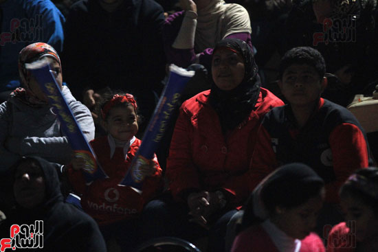 الجماهير المصرية تشاهد مباراة المنتخب الوطنى أمام مالى بمركز شباب الجزيرة (21)