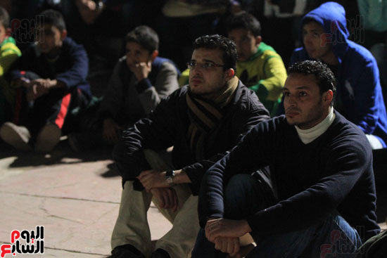 الجماهير المصرية تشاهد مباراة المنتخب الوطنى أمام مالى بمركز شباب الجزيرة (15)