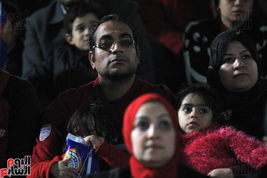 الجماهير المصرية تشاهد مباراة المنتخب الوطنى أمام مالى بمركز شباب الجزيرة (23)