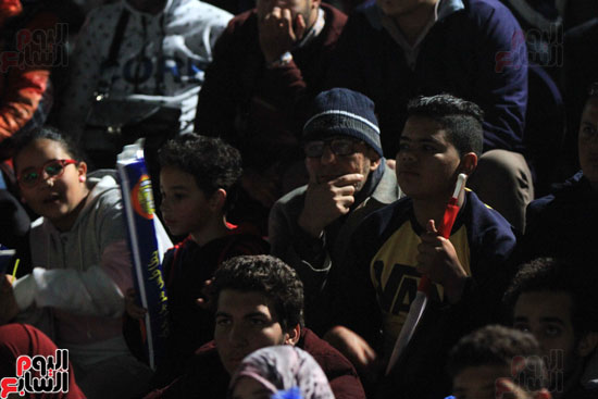 الجماهير المصرية تشاهد مباراة المنتخب الوطنى أمام مالى بمركز شباب الجزيرة (17)