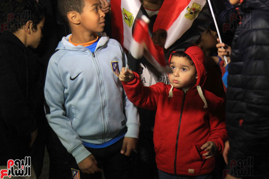 الجماهير المصرية تشاهد مباراة المنتخب الوطنى أمام مالى بمركز شباب الجزيرة (25)